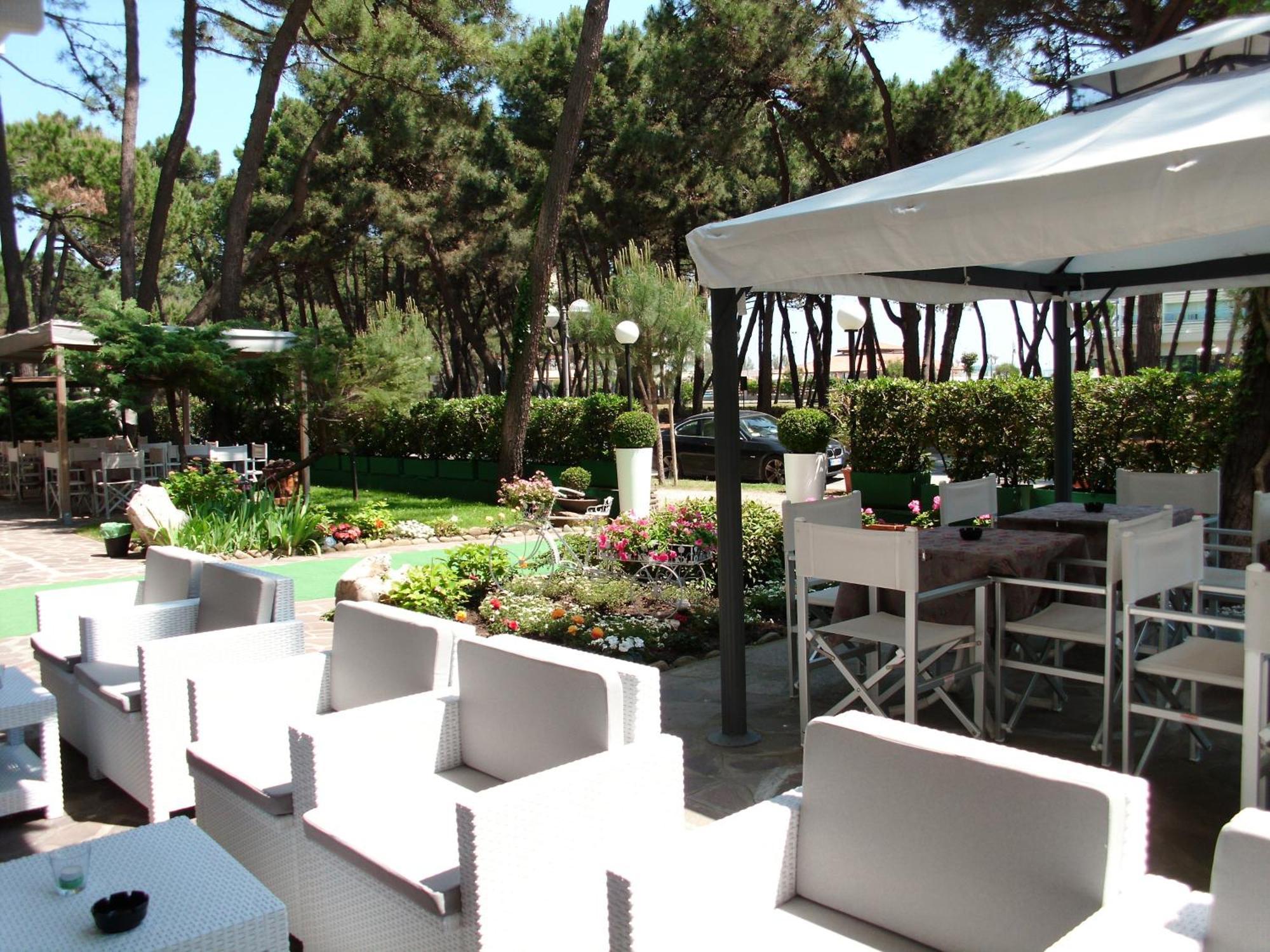 Hotel Sahara Milano Marittima Exterior foto